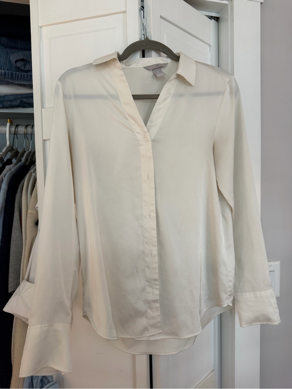 H&M Classic Satin Cream V-Neck Button Down Women's Top